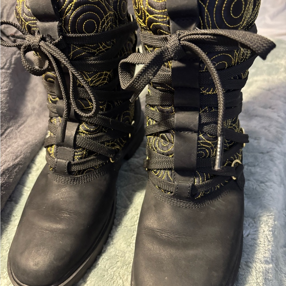 Timberland Black and Gold Winter Boots Size 8